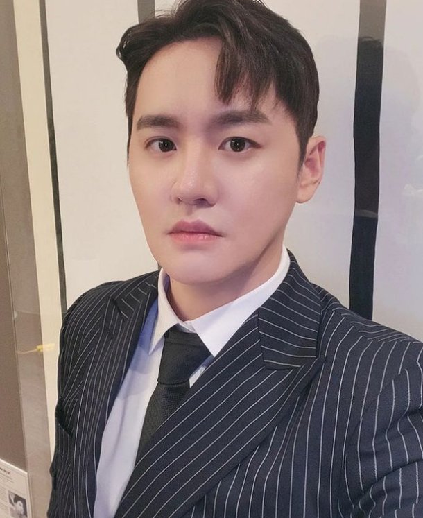 &apos;김준수 형&apos; 김무영 6월 결혼+쌍둥이 아들 출산 우리 형제처럼 꼭 닮아 [전문]