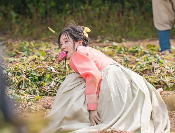 서현, 충격 비주얼→이미지 어쩌나…고구마 물고 산발 (남주의 첫날밤)