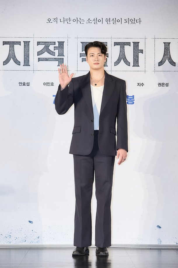 &apos;D.P.&apos;로 뜬 신승호, 군대 안간다…십자인대 파열로 면제