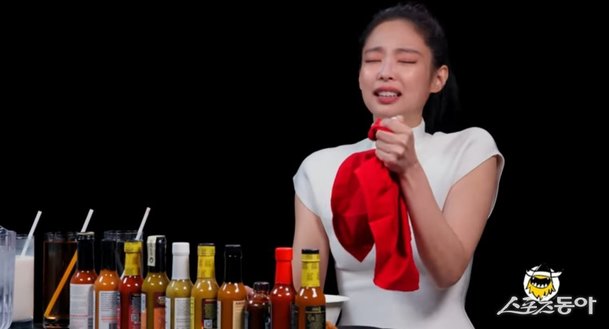 제니, 매운 맛 美토크쇼 출연해 이런 모습 처음이야…영어가 안들려요
