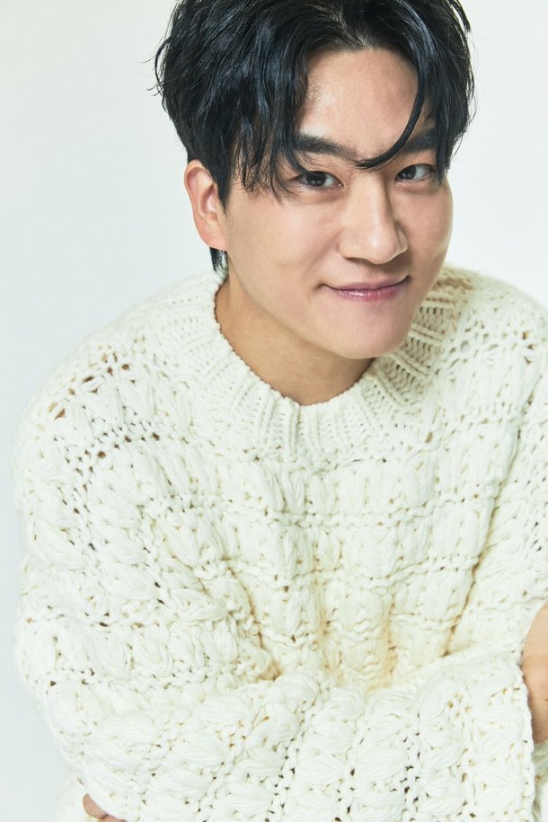 대표 이미지: 신윤승 메타코미디 전속계약 체결, 코미디 활동 전망