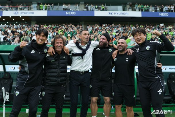 전북 현대 거스 포옛 감독과 코칭스태프