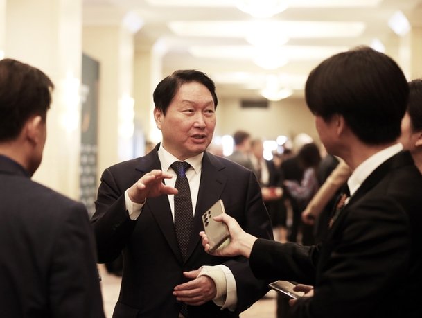 워싱턴DC 행사에서 발언하는 최태원 SK그룹 회장