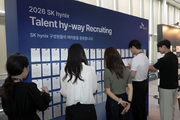 [사설] 실업 청년 절반이 '번아웃'…현금 지원 아닌 노동 개혁이 해법