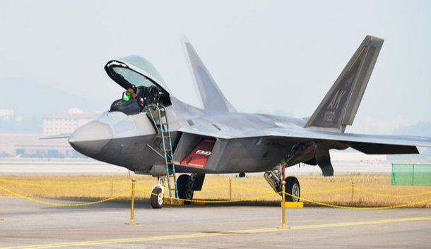 미국이 '세계 최강' F-22 25대를 서태평양에 투입하는 이유는 [박수찬의 軍] : 네이트 뉴스