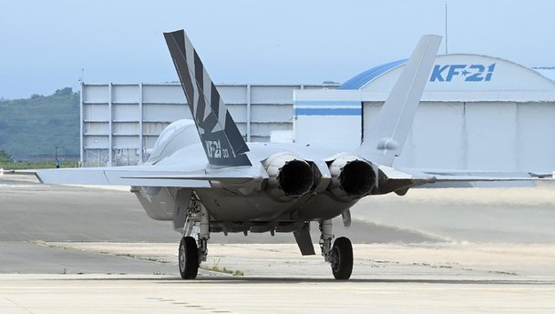 F-35 게 서라"…국산 KF-21, 세계로 날갯짓 가능할까 [박수찬의 軍] : 네이트 뉴스