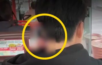 버스서 다 보이게 '야동' 본 男…뒷자리 중학생 "무서워서 내려"[영상 ...