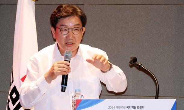 두 쪽난 與…친윤 quot;한동훈=국힘 아냐quot; 한동훈 quot;여의도식 프레임quot;