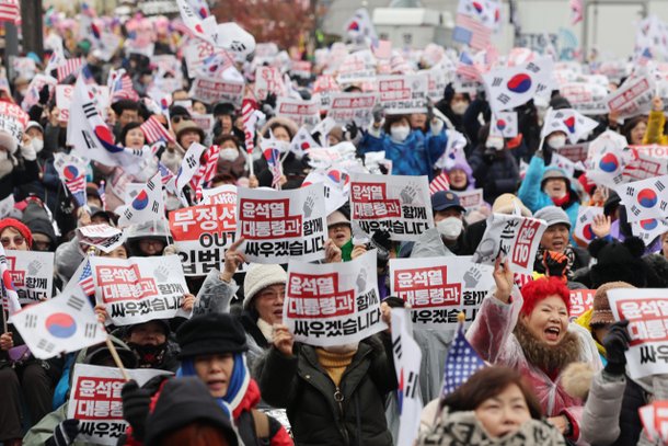 尹 지지율, 계엄 이후 첫 40% 돌파…민주당 '역풍' 부나?