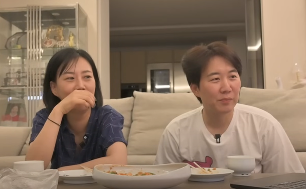 누가 더 결혼 잘 했어?…장윤정♥도경완, 챗GPT에 물어보니 &apos;감동&apos;