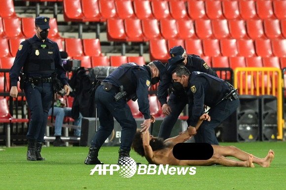 pix 유로2020 관중난입 ë§¨ìœ  ê·¸ë¼ë‚˜ë‹¤ ë¬´ê´€ì¤' ê²½ê¸°ì„œ ë‚˜ì²´ ê´€ì¤' ê²½ê¸°ìž¥ ë‚œìž… ìœ ë¡œíŒŒë¦¬ê·¸ ë„¤ì´íŠ¸ë‰´ìŠ¤