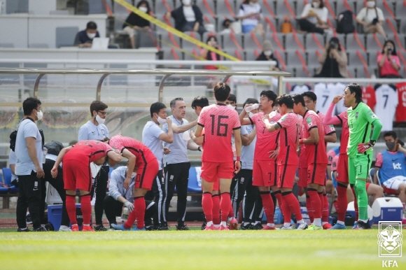 í•œêµ­ë¹¼ê³  ë‹¤ ì¤'ë™íŒ€ ë²Œì¨ë¶€í„° ê±±ì •ë˜ëŠ