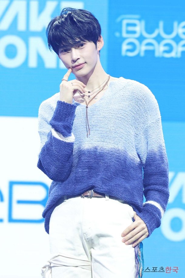 제로베이스원 성한빈, 귀여운 리더 : 네이트 뉴스