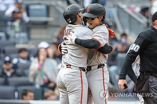 Lee Jung-hoo at‍ bat