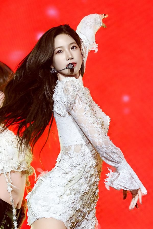 르세라핌 카즈하, 인천 콘서트서 호랑이 발레 선생님 변신? [스한:현장]