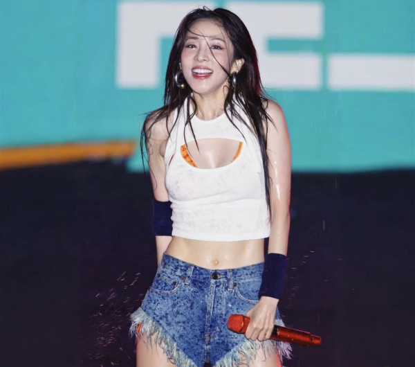 산다라박, 흠뻑 젖은 볼륨감 몸매에 &apos;입이 떡&apos;…레전드 핫 걸
