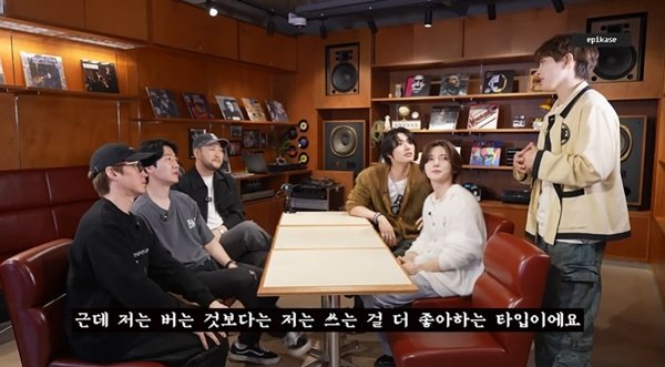 한 달에 외제차 하나가 들어온다 저작권 협회에 무려 412곡 등록된 그룹