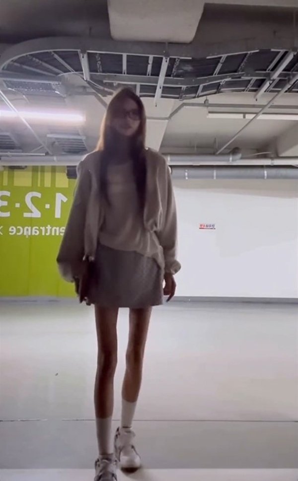 사람 다리 맞아? 故 최진실 딸 최준희, 충격 근황에 &apos;건강 이상설&apos;까지 [스한★그램]