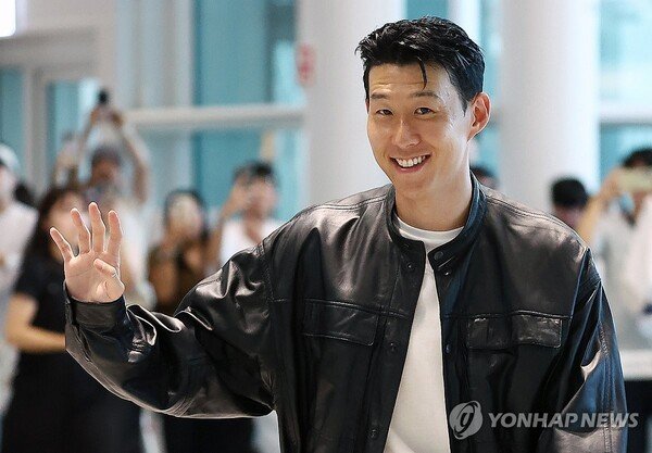 LAFC 훈련장에 입장하는 위고 요리스