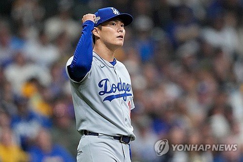 NLCS 2차전 투구하는 야마모토