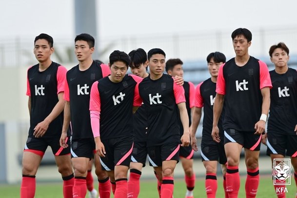 김학범호 : Xhe Ti6fh8tknm, 그러나 이번 김학범호의 포백은 김민재(베이징 궈안)가 포함되면서 그 무게감이 확 달라졌다.