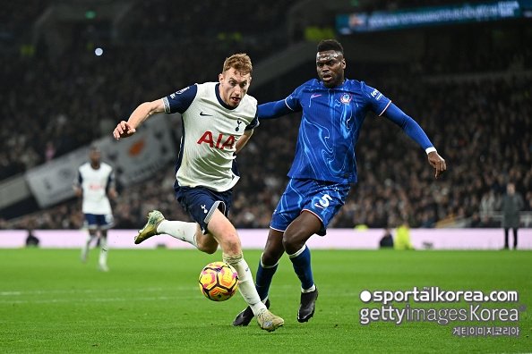 Chelsea ‌celebrates their victory over Tottenham