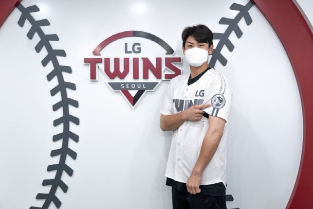 LG트윈스, 홍창기 플레이어 유니폼 출시 : 네이트 스포츠