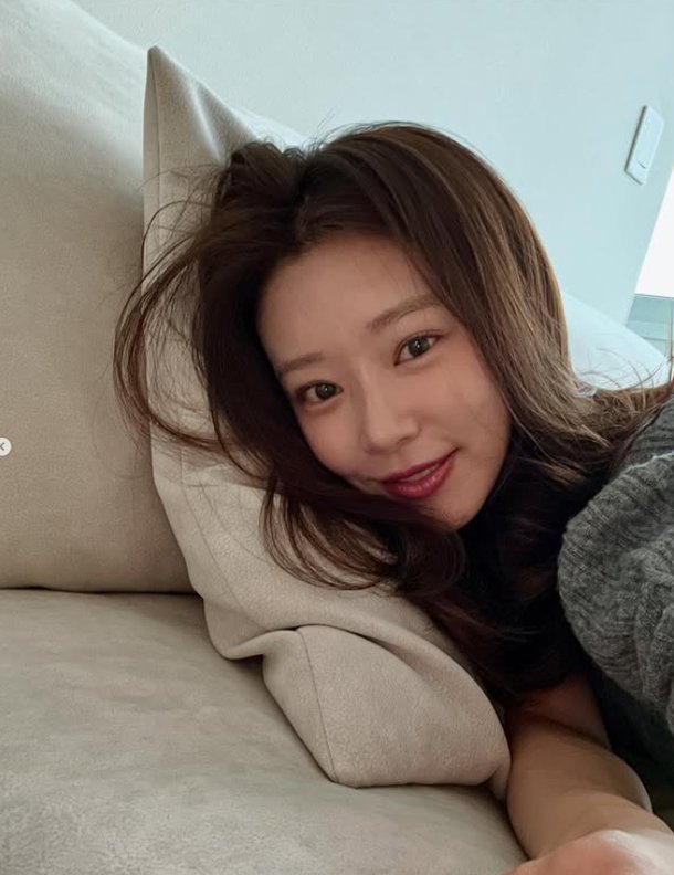 배우 이주빈, 한강 뷰 새 보금자리 공개…두 달 넘게 걸린 이사, 진짜 끝!