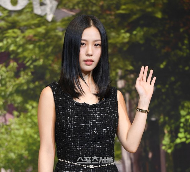 고민시 측, &apos;학폭+금품 갈취+폭언&apos; 주장에 명백한 허위 사실로 법적 조치 돌입 변호사 선임