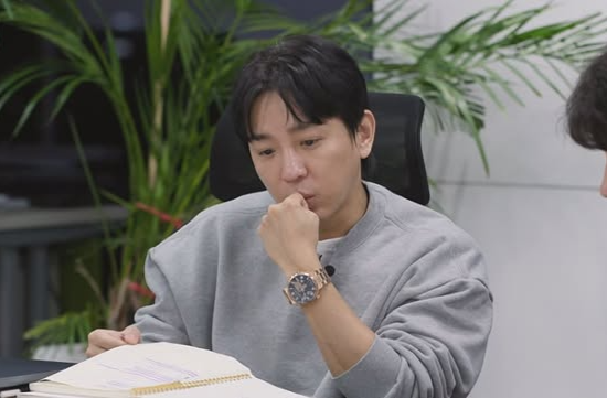 &apos;1타 강사&apos; 조정식, 현직 교사와 문항 거래 의혹…입장문이 논란 더 키웠다[SS초점]