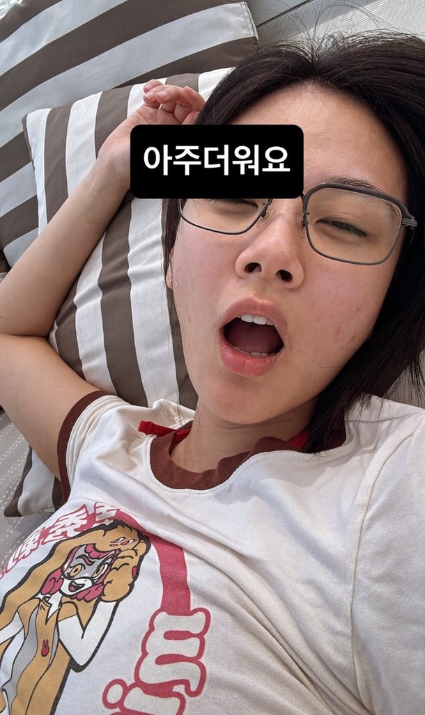 비비, &apos;이게 누구야?&apos; 쿨한 민낯 공개 아주 더워요!