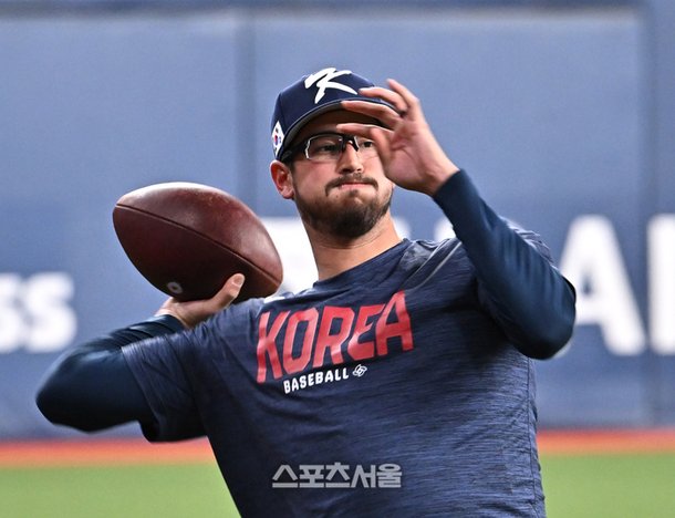 교세라돔에서 몸 푸는 더닝 관련 이미지