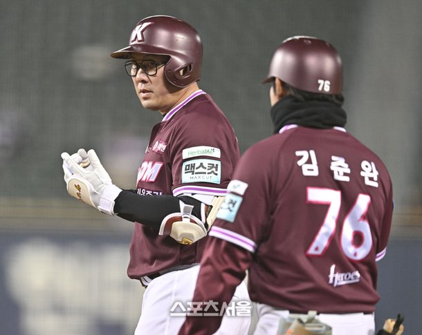 키움 히어로즈 안치홍 경기 장면