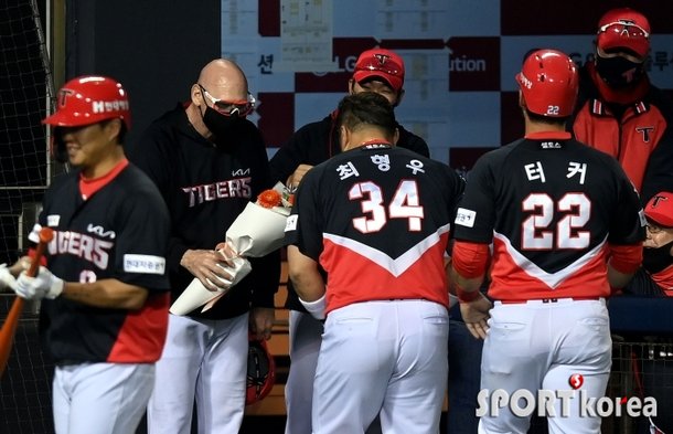 2000ì•ˆíƒ€ ìµœí˜•ìš° ìœŒë¦¬ì—„ìŠ¤ ê°ë…ì˜ ì¶•í•˜ ë„¤ì´íŠ¸ ìŠ¤í¬ì¸ 