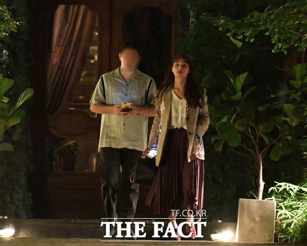 카라 출신 배우 박규리(31)가 송승헌 전 동원건설 회장의 장손 송자호(24) 큐레이터와 3개월째 사랑을 키워오고 있다. /배정한 기자