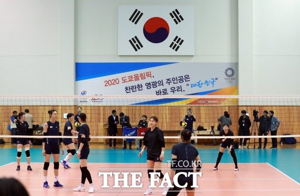 올림픽 여자배구 브라질 : å¥³ë°°êµ¬ ë¸ë¼ì§ì ë²½ì ëìë¤ 0 3 ìí¨ ì¡°ì ë¹ì¦ : 올림픽 모의고사 성격의 일전이었지만 전력 차를 극복하지 못했다.