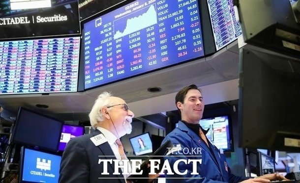 뉴욕증시, 'Arm' 기업공개 효과에 상승 마감…애플 0.88%↑·테슬라 1.75%↑