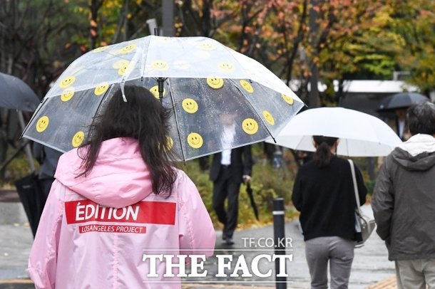 기상청에 따르면 11일은 전국에 강하고 많은 비가 내리겠다. /장윤석 기자
