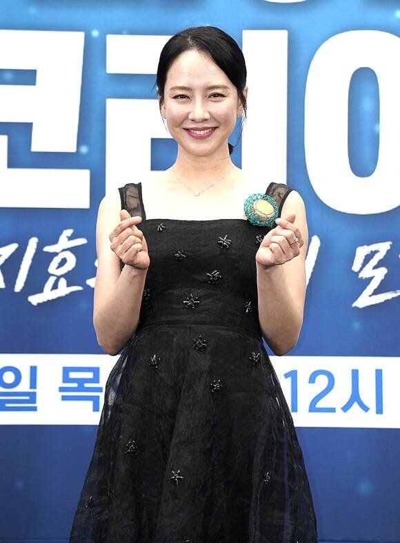 [TF초점] &apos;딥다이브 코리아&apos; 송지효, 진정성 깃든 새로운 도전
