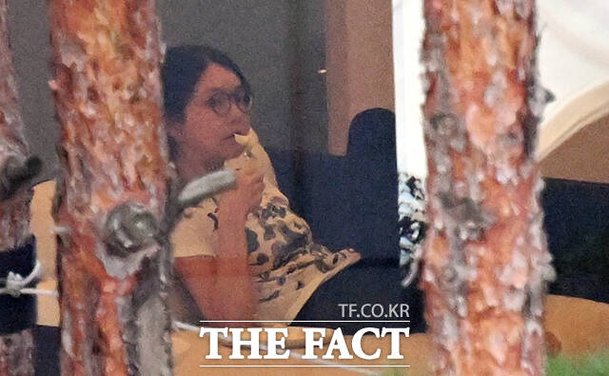 ¯ơË»çÀ ÃâüÀ» ÕµÎí ìïÁõ ÁõÎ ï»ê ÀÔÇ À碯 Àü ëÅëÉÀÇ » èÇÈñ Ƣ 27ÀÏ ÀÈÄ ÅÇ ÃÊµ ÀÚÅÃ ÈÄÀ» ÃëÇÏç úÀÏÀ» ÔÂ ÀÀÌ &lt;õÑ&gt; Ä«ó ÂµÙ. /ÀÓµ« âÀÚ