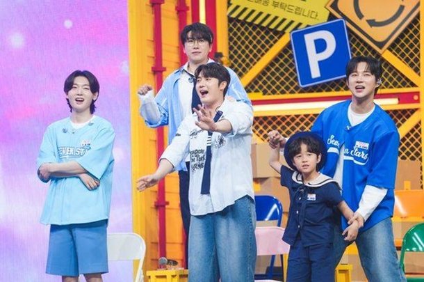 As rising stars from trot auditions dominate broadcasts, established singers face greater crises. Apart from a few legendary singers, most appearances are dominated by audition-born singers. /TV Chosun 'Love Call Center'