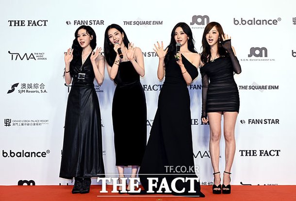 2025 TMA] '드레스 여신 미모' 선보이는 에스파 : 네이트 연예