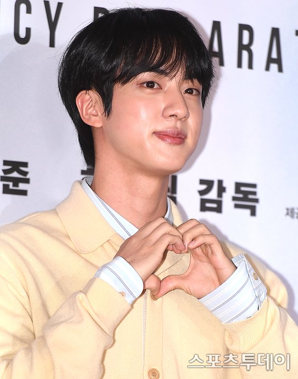 방탄소년단 진, 서울아산병원에 1억 원 기부 아픈 아이들 건강 되찾길
