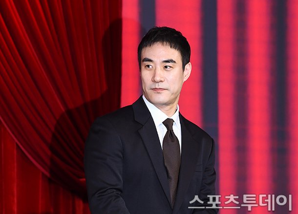 &apos;웃음&apos;으로 덮어보는 &apos;음주운전&apos;…배성우, &apos;SNL 코리아&apos; 출연 우려 [ST이슈]