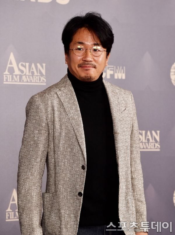 &apos;통통&apos; 아니라 &apos;퍽퍽&apos;…종이 뭉치로 후배 폭행 양익준, 결국 유죄 판결 [ST이슈]