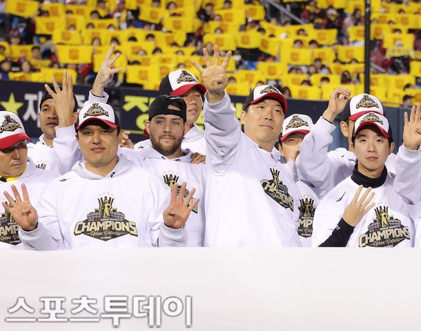 [ST포토] LG트윈스 ‘팬들과 함께’ : 네이트 스포츠