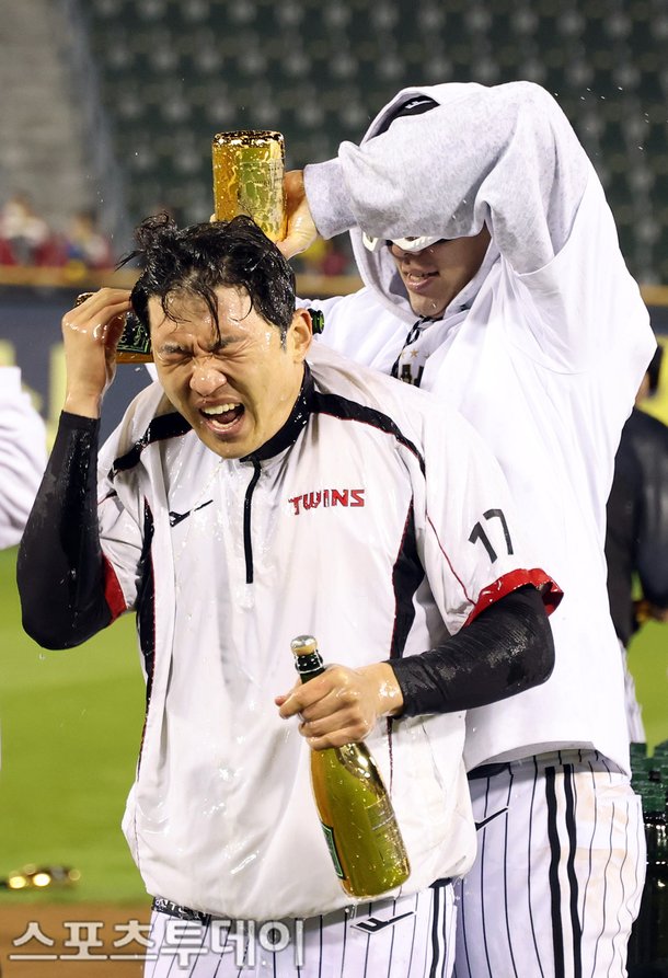 [ST포토] 박해민 ‘사람살려~’ : 네이트 스포츠