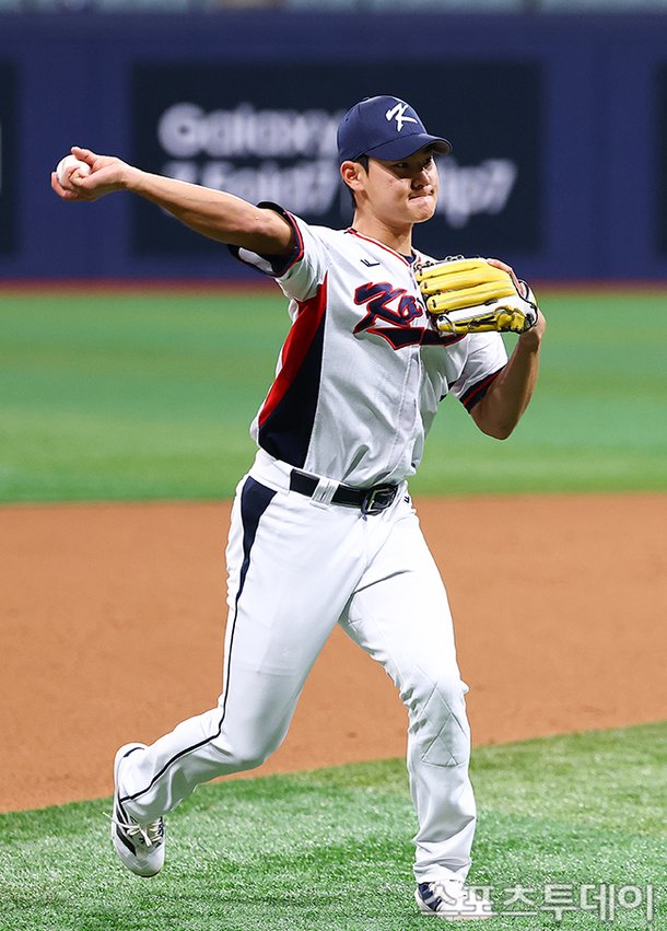 수비 훈련 중인 김주원 포토