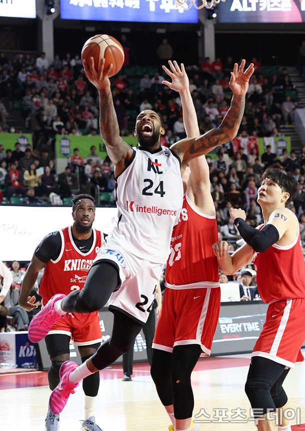 [ST포토] 데릭 윌리엄스, 득점이 필요해 : 네이트 스포츠