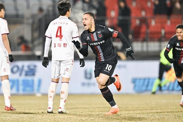 승격 도전에 나선 부천FC1995 선수들